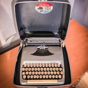 WORKING 1964 Smith-Corona Sterling Typewriter